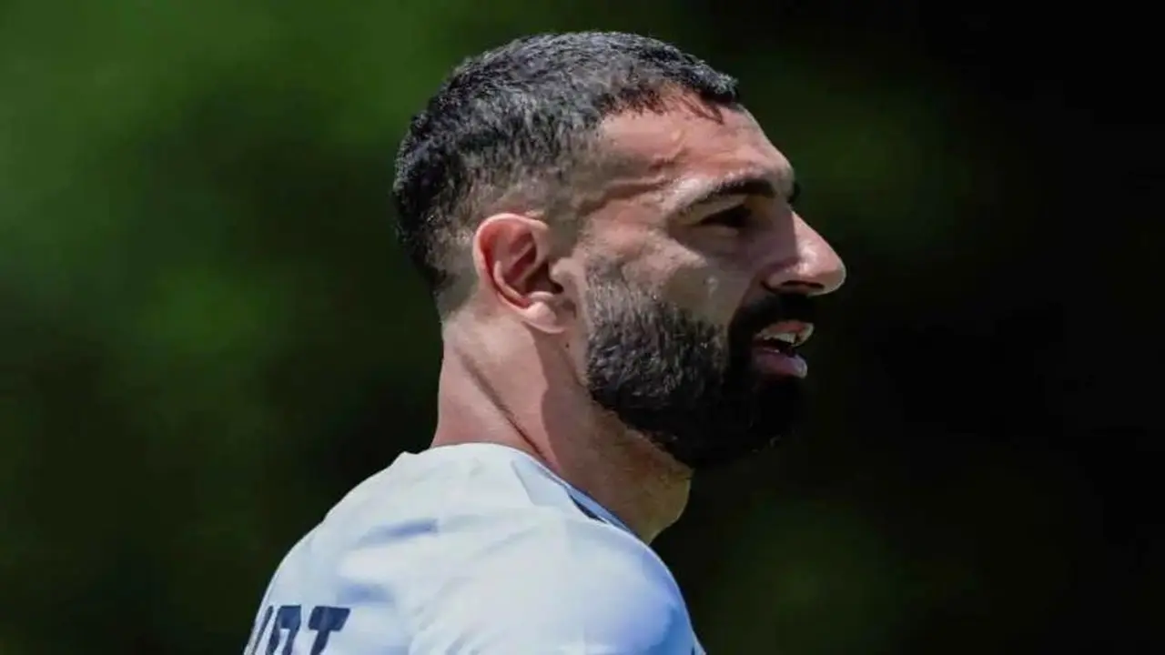 محمد صلاح يقترب من الانتقال إلى الأهلي السعودي